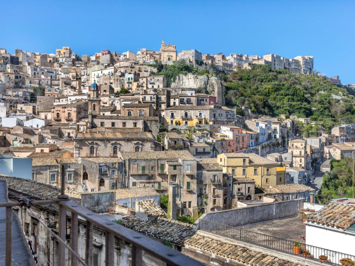 Vintage Holiday Home In Ragusa Ibla With Balcony Bagian luar foto