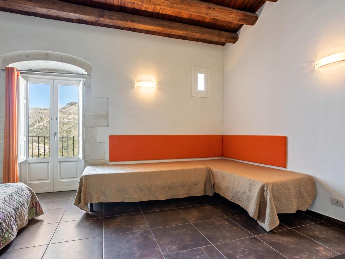 Vintage Holiday Home In Ragusa Ibla With Balcony Bagian luar foto